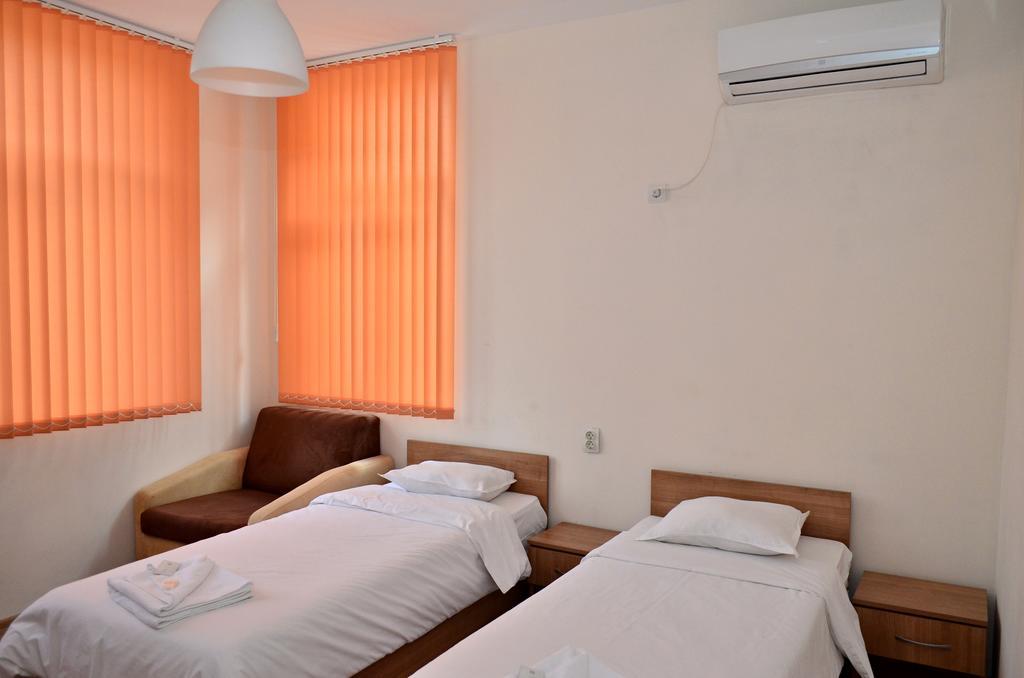 Guest House Anelim Veliko Tărnovo Esterno foto